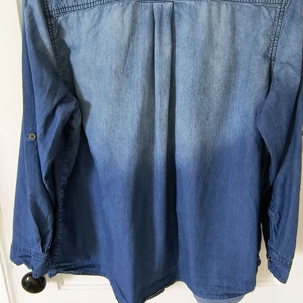 CJ Banks Denim Shirt 2X Blue Tie dye Roll Tab Sleeves Bling Rodeo Festival - Picture 11 of 16